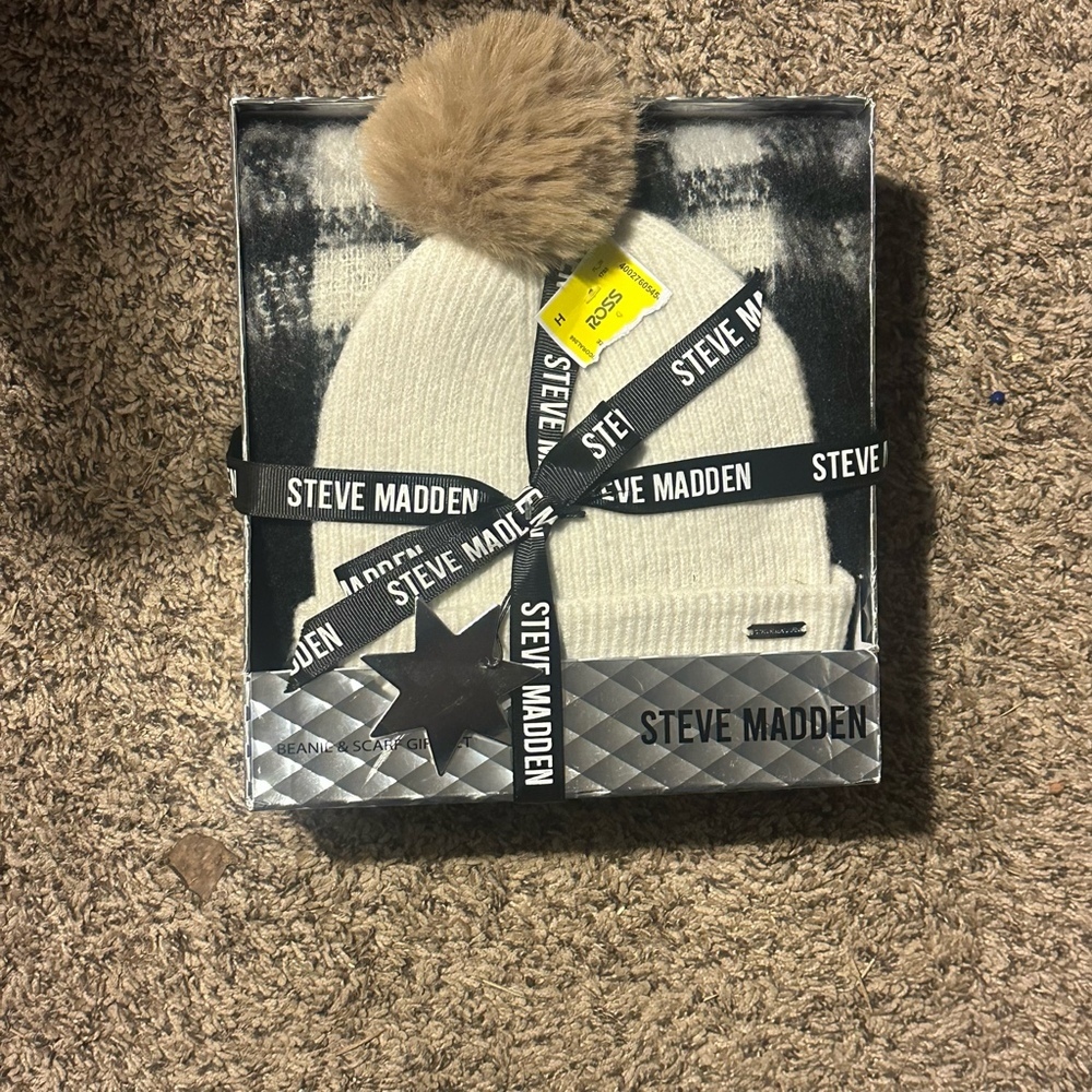 Steve Madden Hat & Scarf set NEW